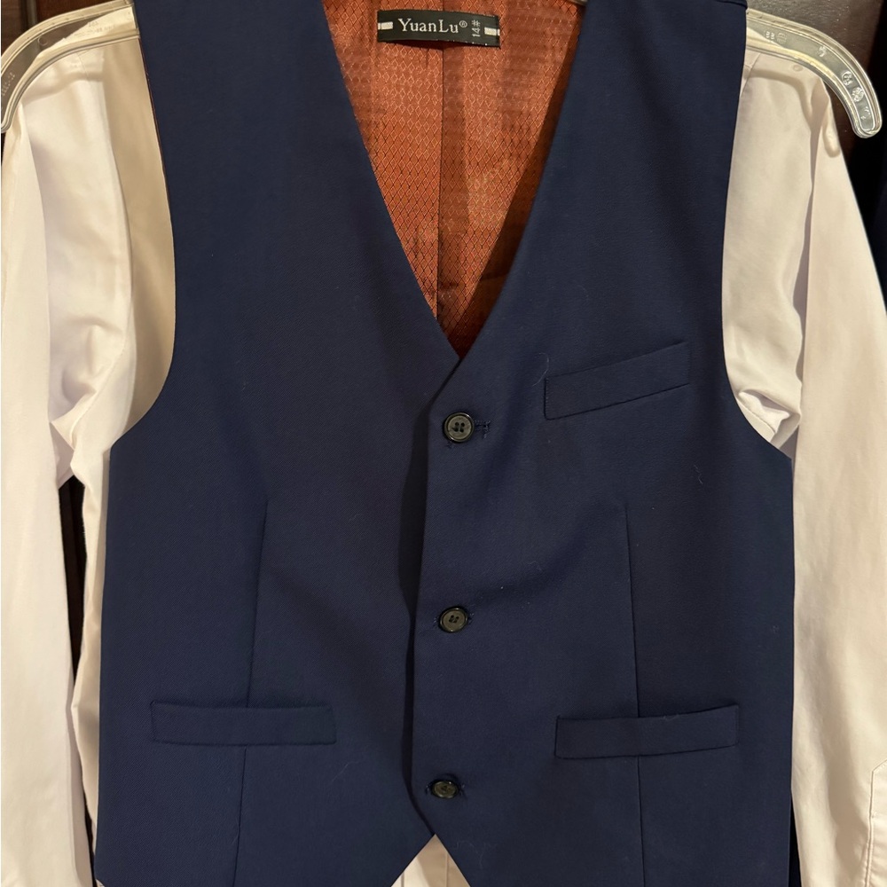 Boys 3 piece suit, size 14 - Picture 6 of 11